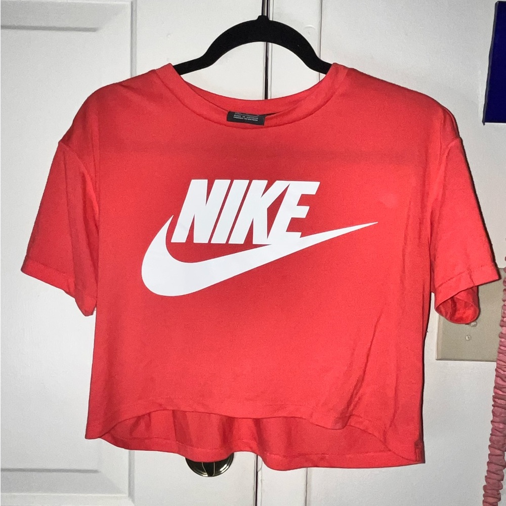✨ Nike crop top size M✨